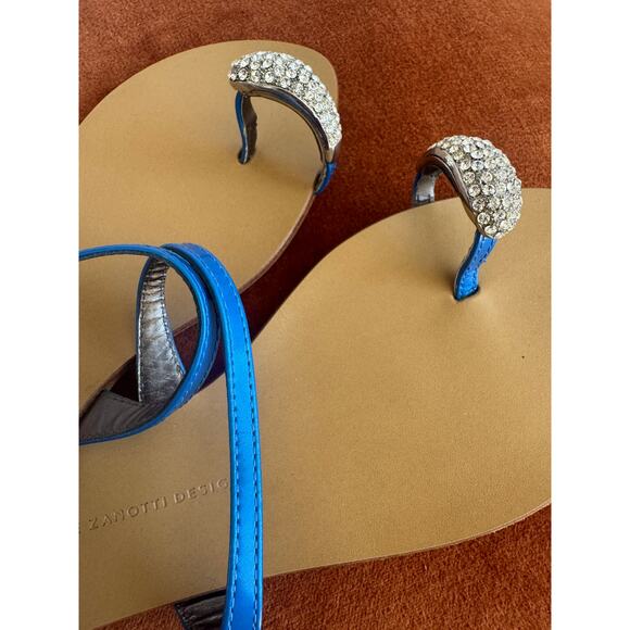 Giuseppe Zanotti Swarovski Crystal-Embellished Toe Ring Metallic Leather Sandals - Picture 9 of 9